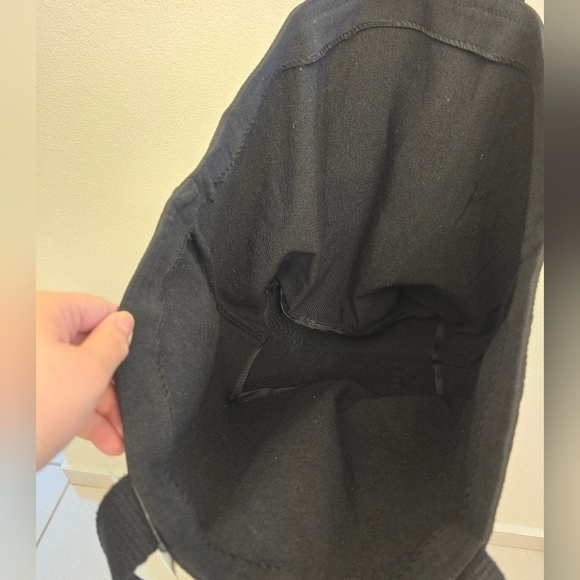 Stylish Black and Gold Tote Bag - Picture 3 of 3